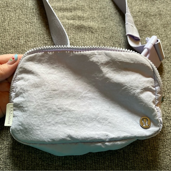 Lululemon 1L Lavender Fog Belt Bag - Picture 5 of 10